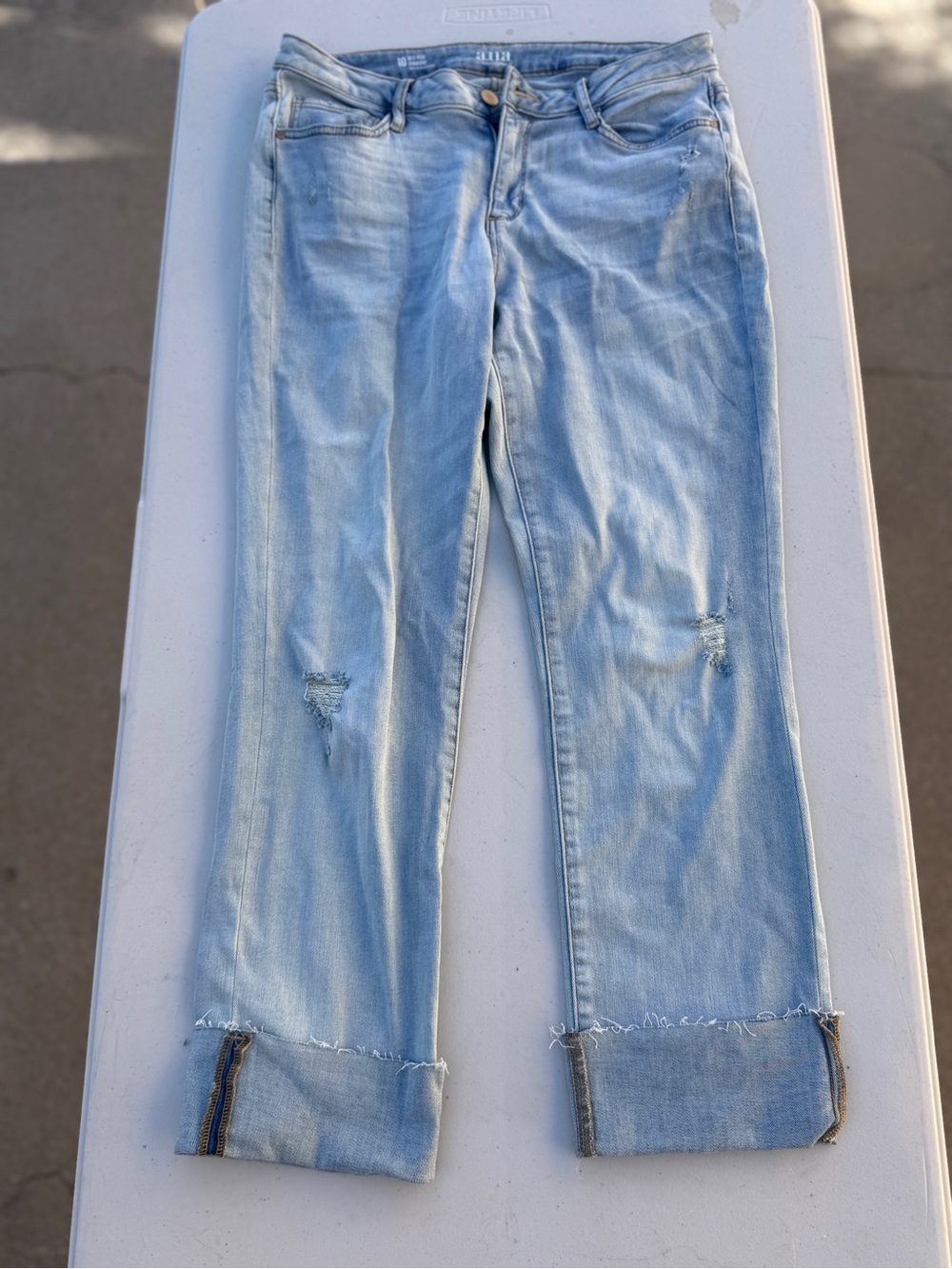 Light Wash Women's Distressed Straight-Leg Cropped Jeans